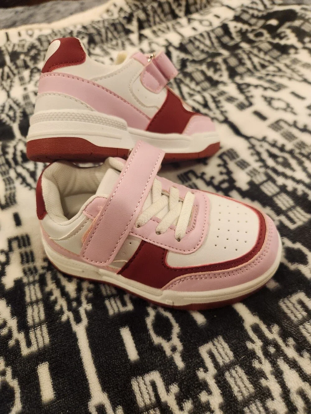 NWOT Kids Pink and White Heart Accent Sneakers, Size 7T